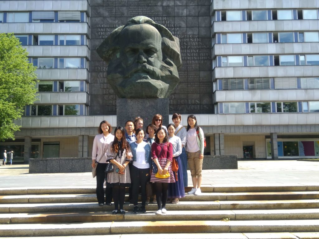 Group picture of the Sino-German-Eldercare-Project in front of the "Karl-Marx"-monument