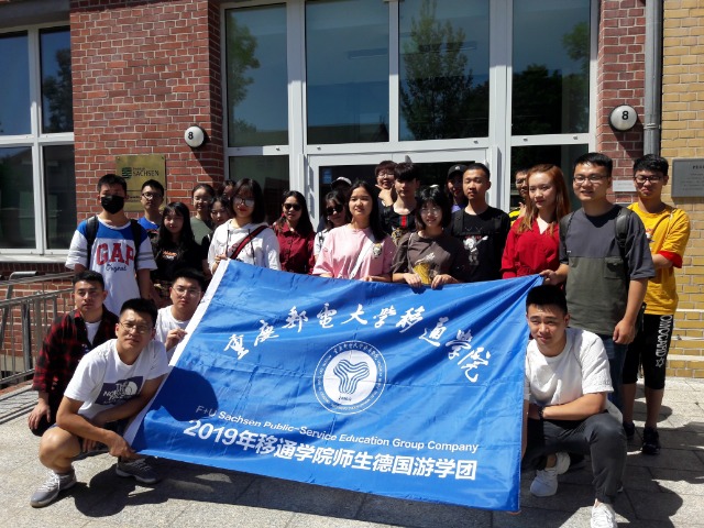 First group of students from Chongqing / China standing in front of the State Archives